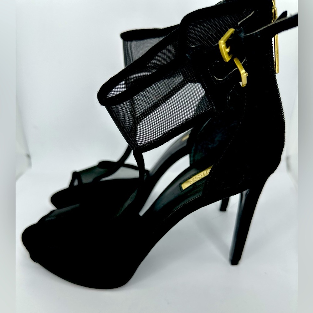 GUESS black sandals 9.5 perfect condition